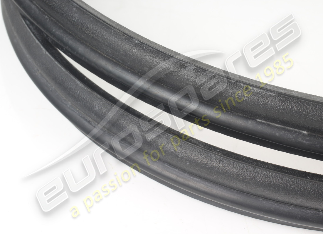 GUARNIZIONE DEL VASCHETTA DEL VANO BAGAGLI USATA FERRARI. NUMERO PARTE 819615 (3) guarnizione del vaschetta del vano bagagli usata ferrari. numero parte 819615 (3)