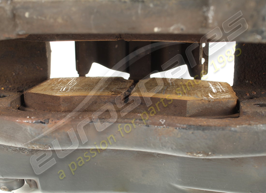 PINZA ANTERIORE SX MASERATI USATA. NUMERO PARTE 82337000 (5) pinza anteriore sx maserati usata. numero parte 82337000 (5)