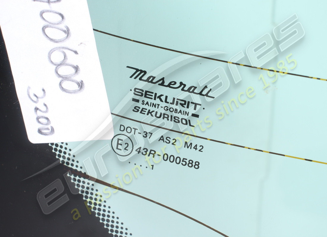MASERATI LUNOTTO POSTERIORE USATO. NUMERO PARTE 387700600 (2) maserati lunotto posteriore usato. numero parte 387700600 (2)
