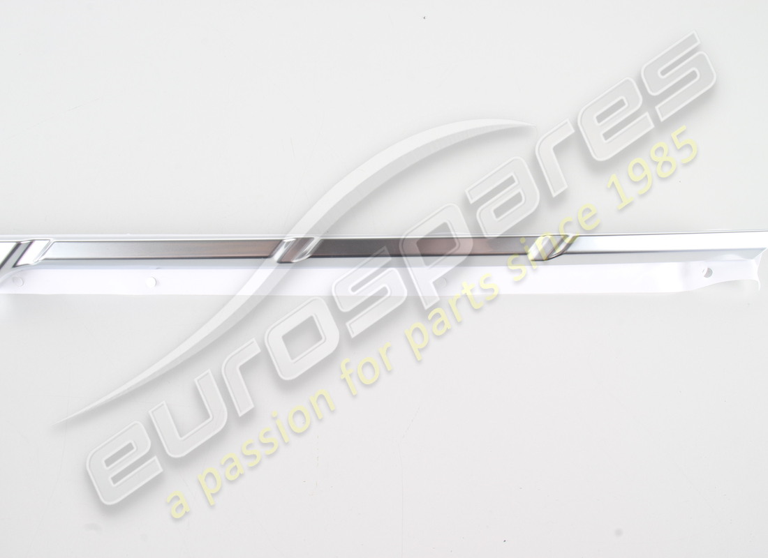 nuovo maserati simbolo lato sx. numero parte 670158285 (3)
