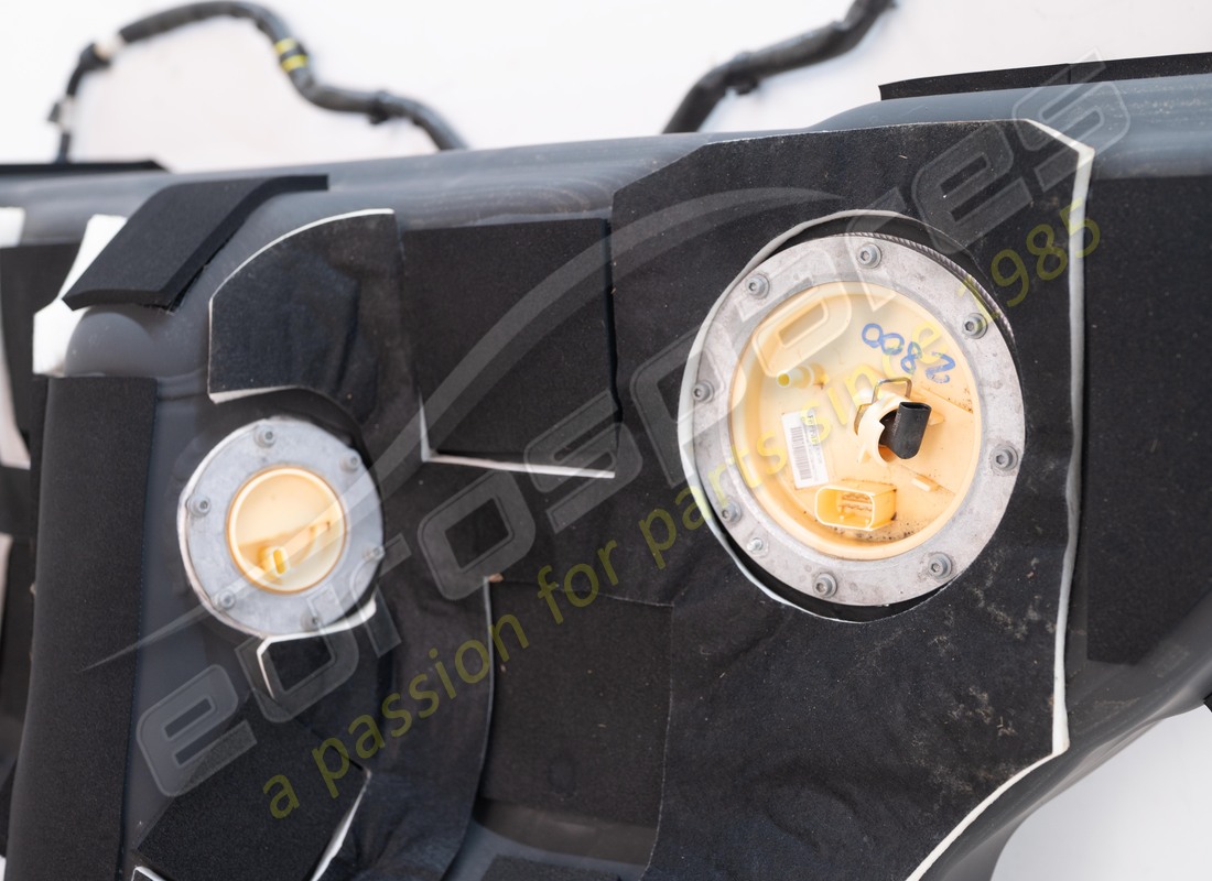 serbatoio carburante usato ferrari completo di insonorizzazione. codice articolo 949079 (2)