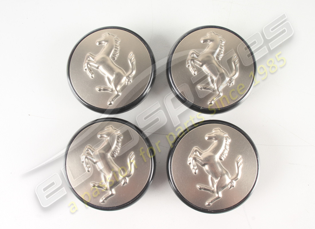 nuovo ferrari set 4 coprimozzi a spinta in titanio. codice articolo 70001285 (1)