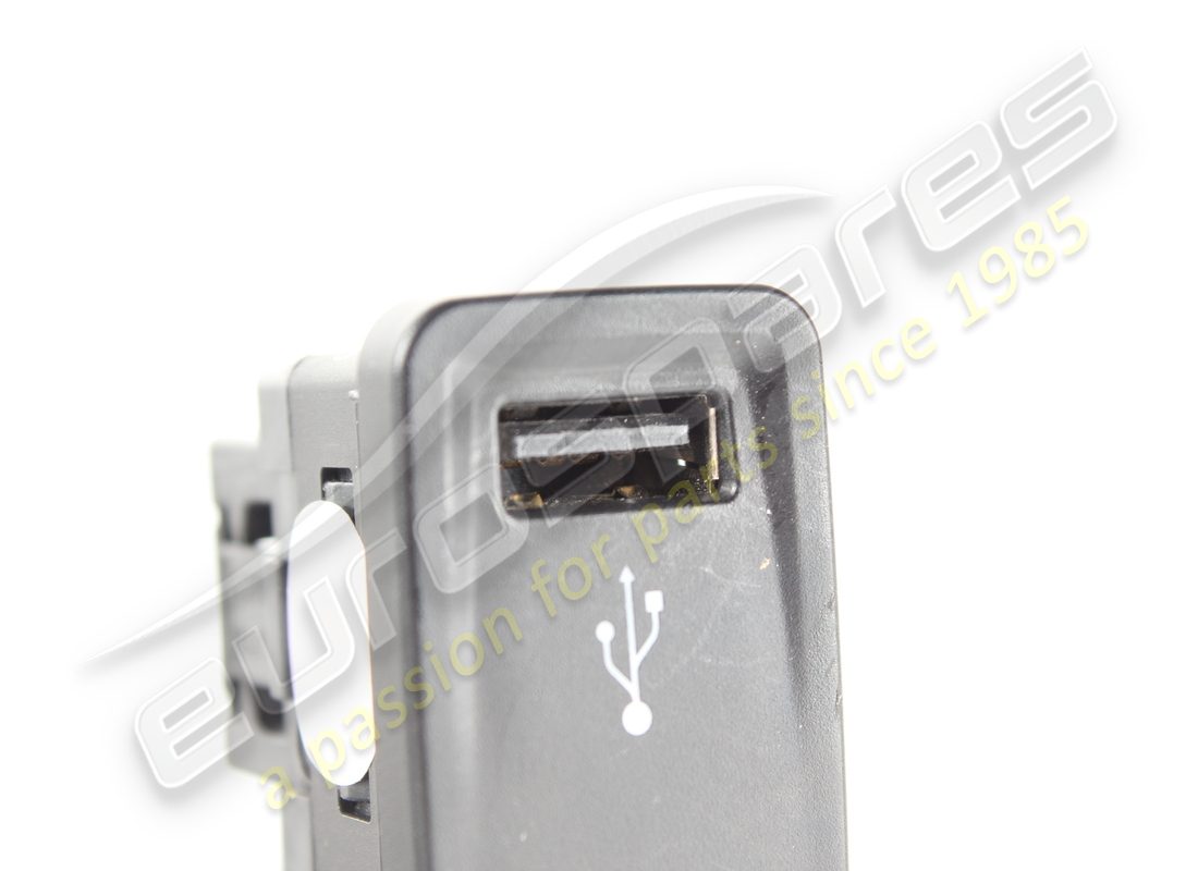 presa usb ferrari usata. numero parte 303226 (4)