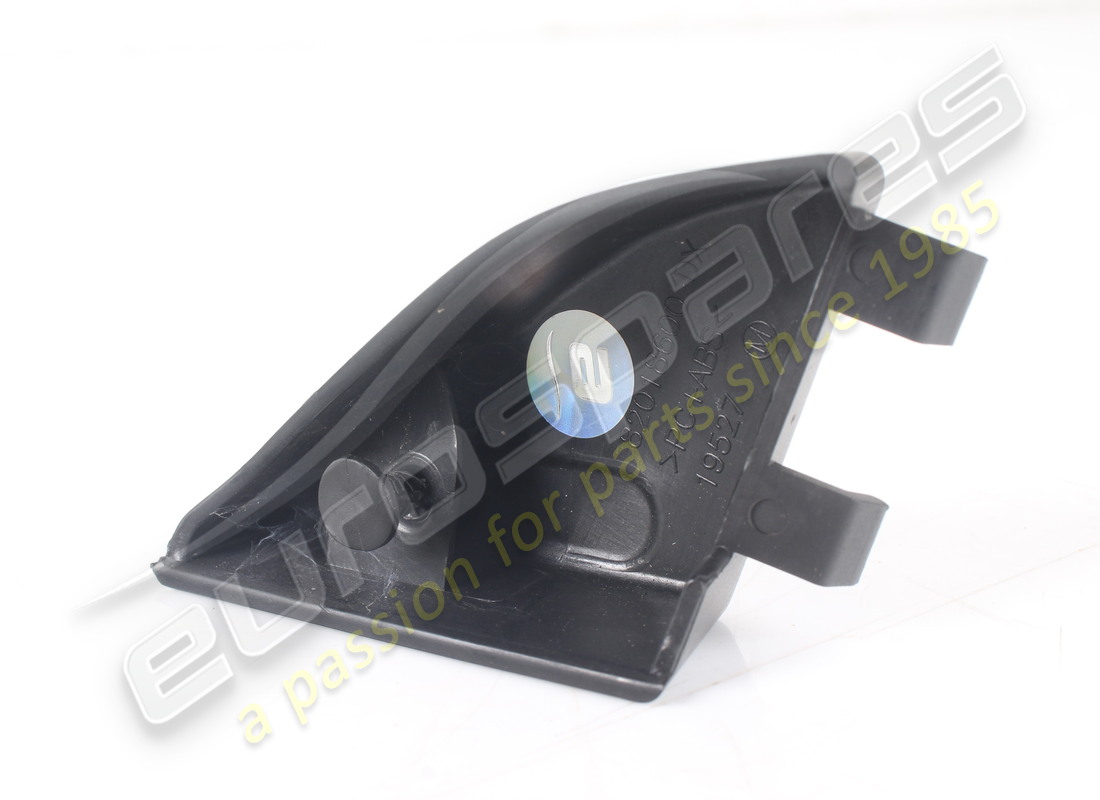 USATO FERRARI ANGOLO INTERNO PORTA DX TRIANGOLARE NUMERO PARTE 88159200 (2) usato ferrari angolo interno porta dx triangolare numero parte 88159200 (2)