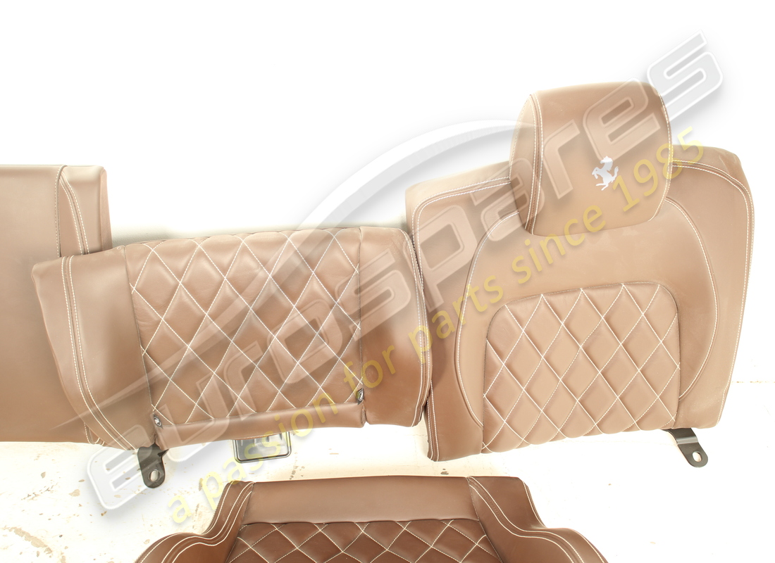 SET DI SEDILI COMPLETO USATO FERRARI CON LUNOTTI POSTERIORI. NUMERO PARTE EAP1564144 (18) set di sedili completo usato ferrari con lunotti posteriori. numero parte eap1564144 (18)