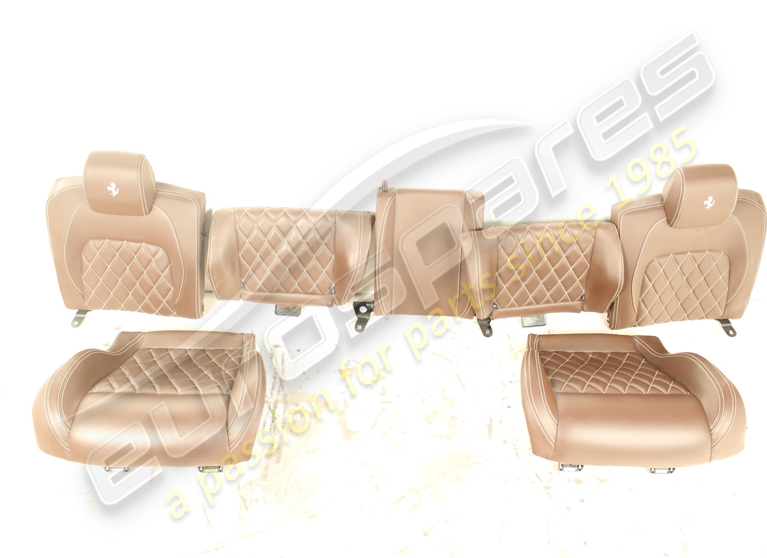 SET DI SEDILI COMPLETO USATO FERRARI CON LUNOTTI POSTERIORI. NUMERO PARTE EAP1564144 (16) set di sedili completo usato ferrari con lunotti posteriori. numero parte eap1564144 (16)
