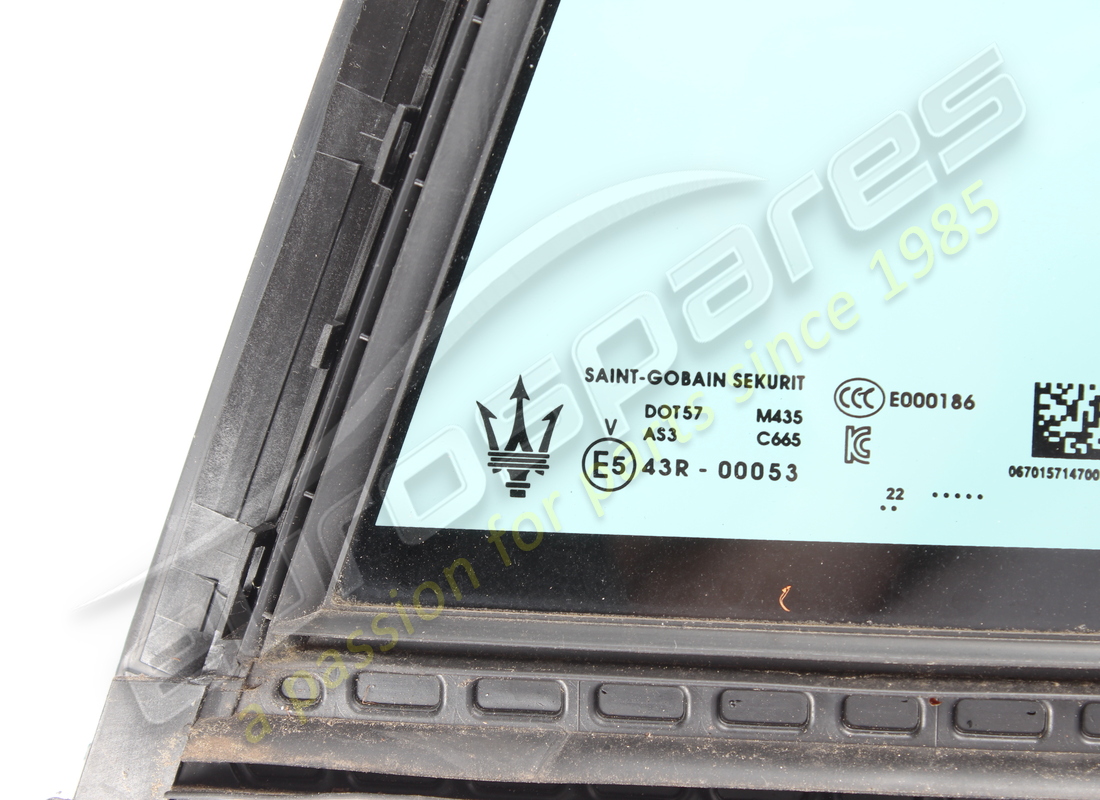finestrino posteriore sx usato maserati. numero parte 670157147 (2)