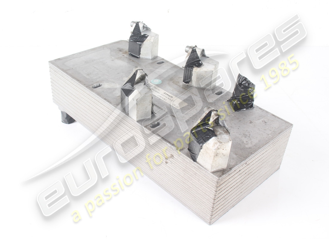 scambiatore di calore a olio ferrari usato. numero parte 326420 (1)