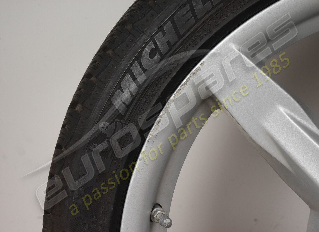 usati ferrari gtc4lusso cerchi argento opaco k. numero parte 70004725 (3)