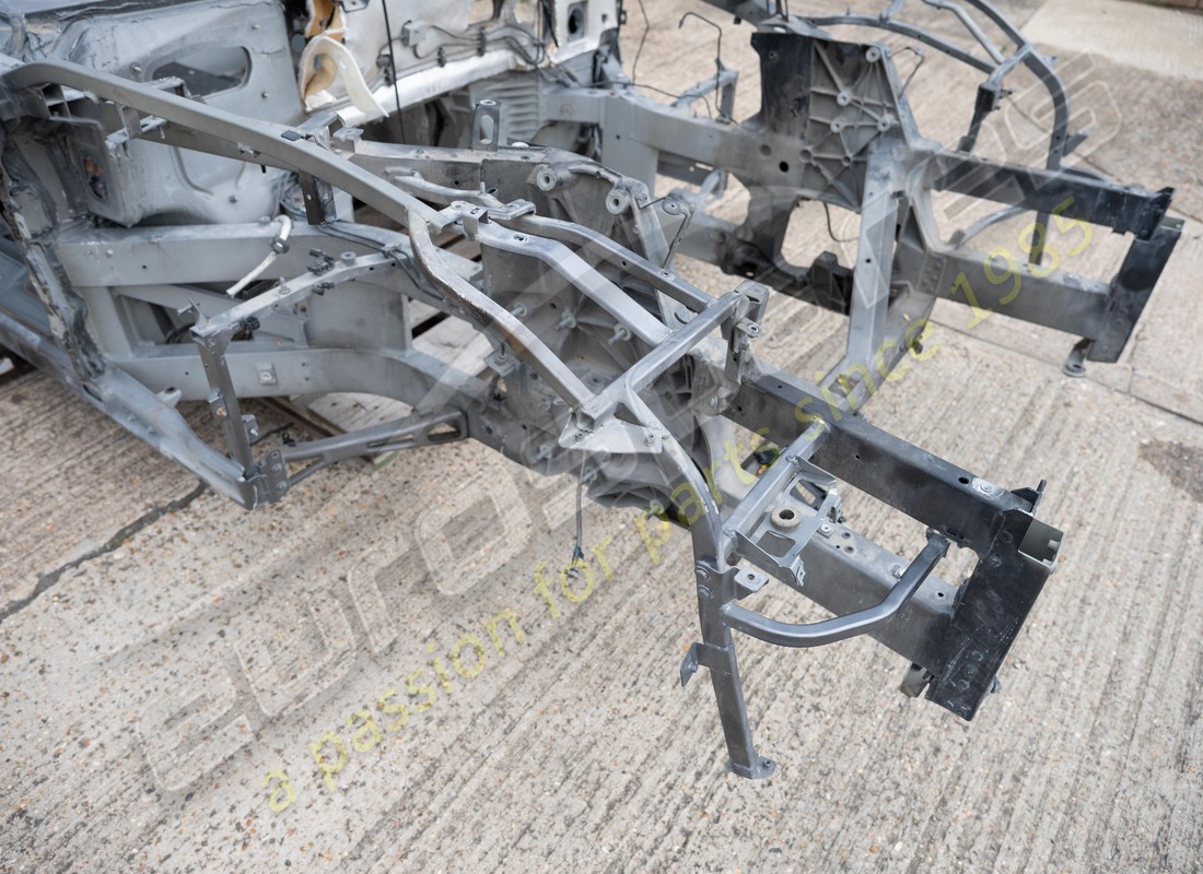telaio anteriore completo usato eurospares con paraurti. numero parte eap1721806 (3)