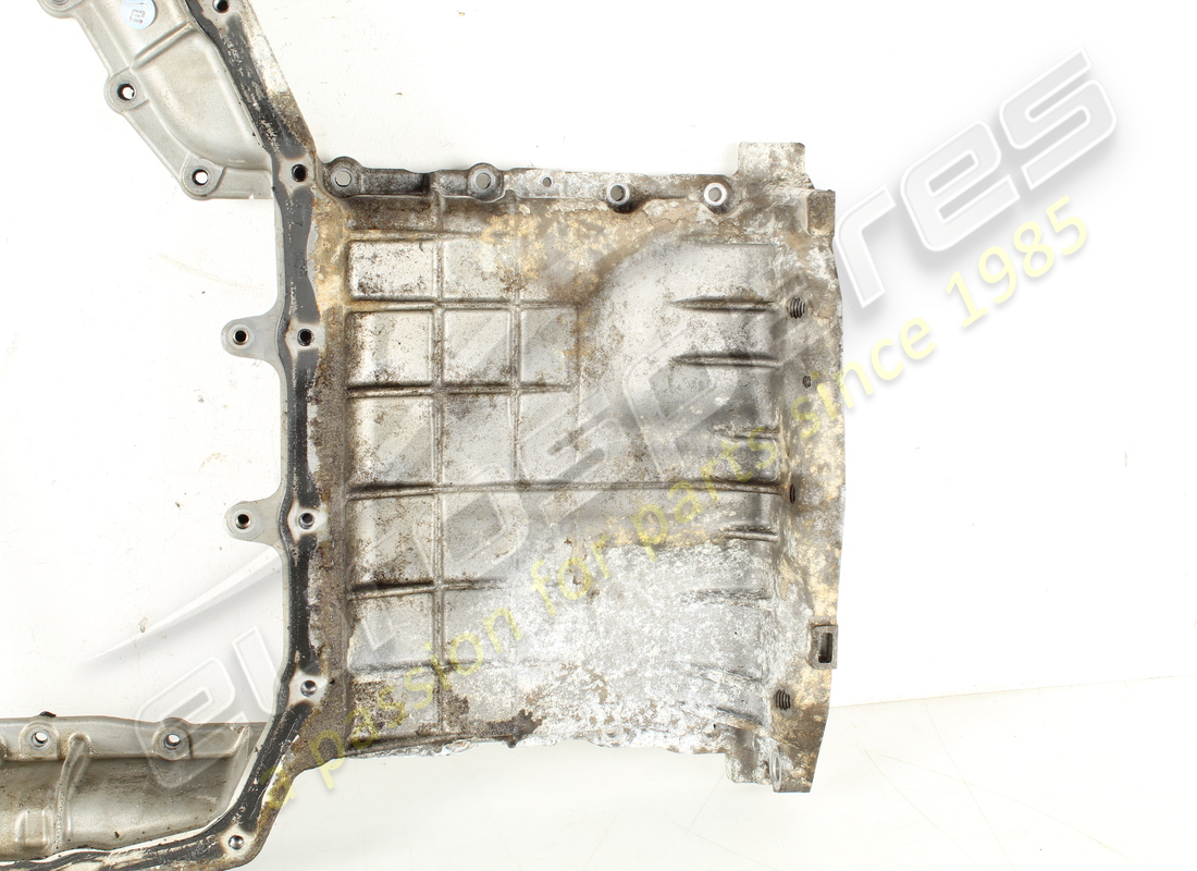 COPPA OLIO MOTORE USATA LAMBORGHINI PARTE SUPERIORE. NUMERO PARTE 0P2103603G (2) coppa olio motore usata lamborghini parte superiore. numero parte 0p2103603g (2)