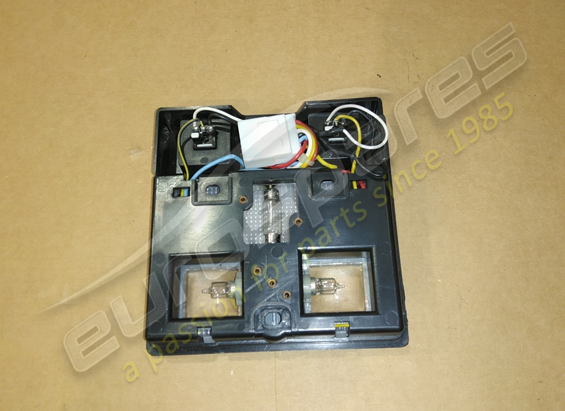 fanale posteriore ferrari usato. numero parte 153130 (2)