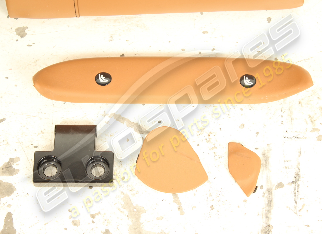 set completo di sedili anteriori e posteriori usato eurospares (pelle cuoio con cuciture nere). numero parte eap1566195 (21)