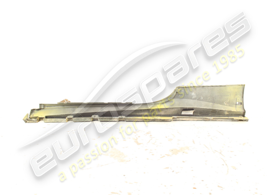 rivestimento completo sottoporta dx danneggiato ferrari. numero parte 88540610 (2)