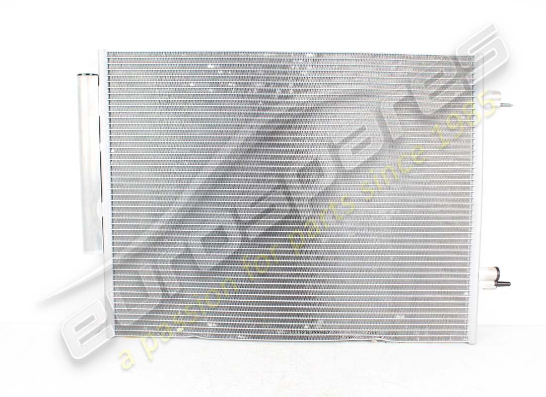 NUOVO (ALTRO) Maserati CONDENSATORE ARIA CONDIZIONATA . NUMERO PARTE 675001449 (1)