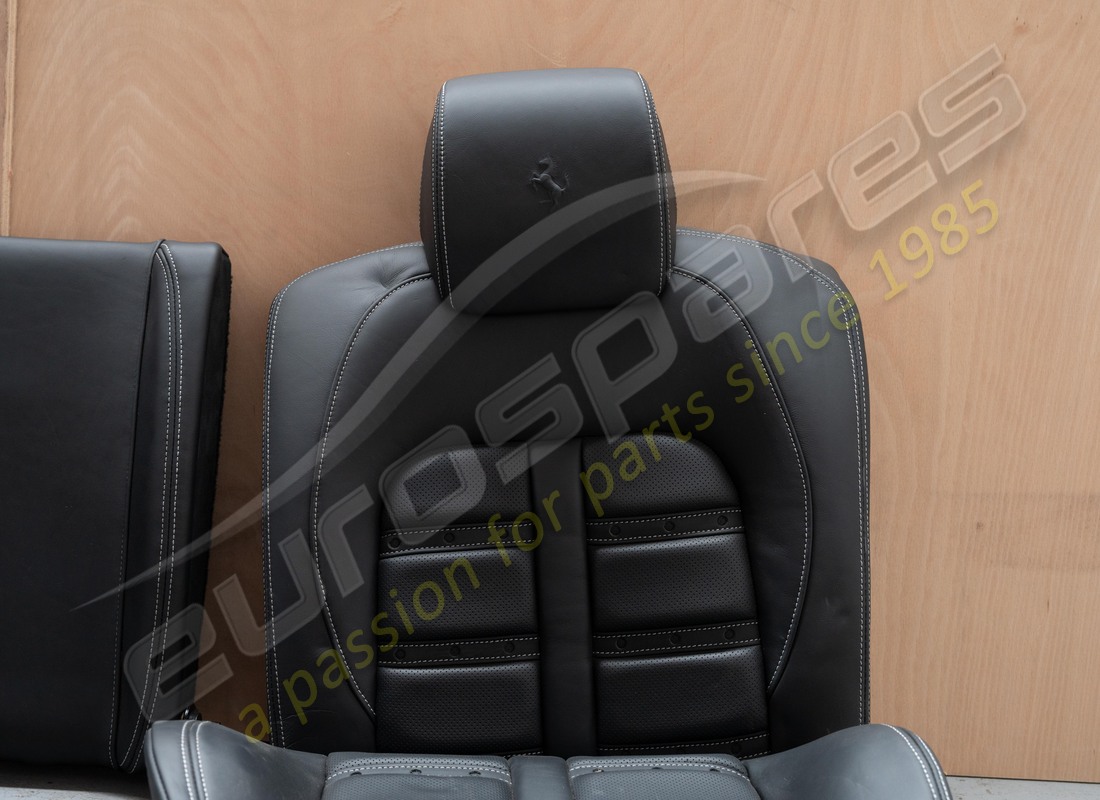 SET DI SEDILI COMPLETO USATO FERRARI. NUMERO PARTE EAP1558688 (27) set di sedili completo usato ferrari. numero parte eap1558688 (27)