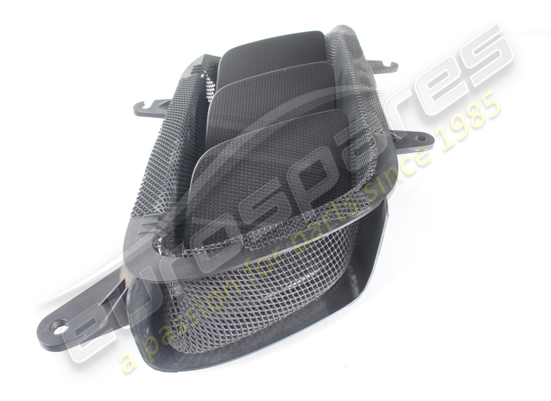 SUPPORTO PRESA D'ARIA PARAFANGO SX USATO EUROSPARES CON FERITOIE IN CARBONIO. NUMERO PARTE EAP1723592 (3) supporto presa d'aria parafango sx usato eurospares con feritoie in carbonio. numero parte eap1723592 (3)