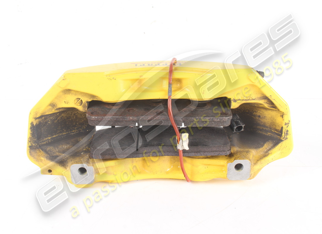 PINZA ANTERIORE DESTRA FERRARI USATA CON PASTIGLIE. NUMERO PARTE 315568 (4) pinza anteriore destra ferrari usata con pastiglie. numero parte 315568 (4)