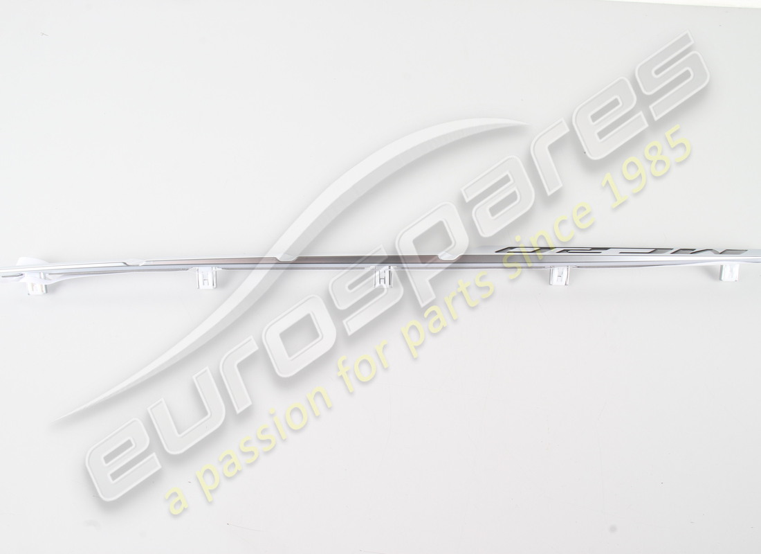 nuovo maserati simbolo lato sx. numero parte 670158285 (4)