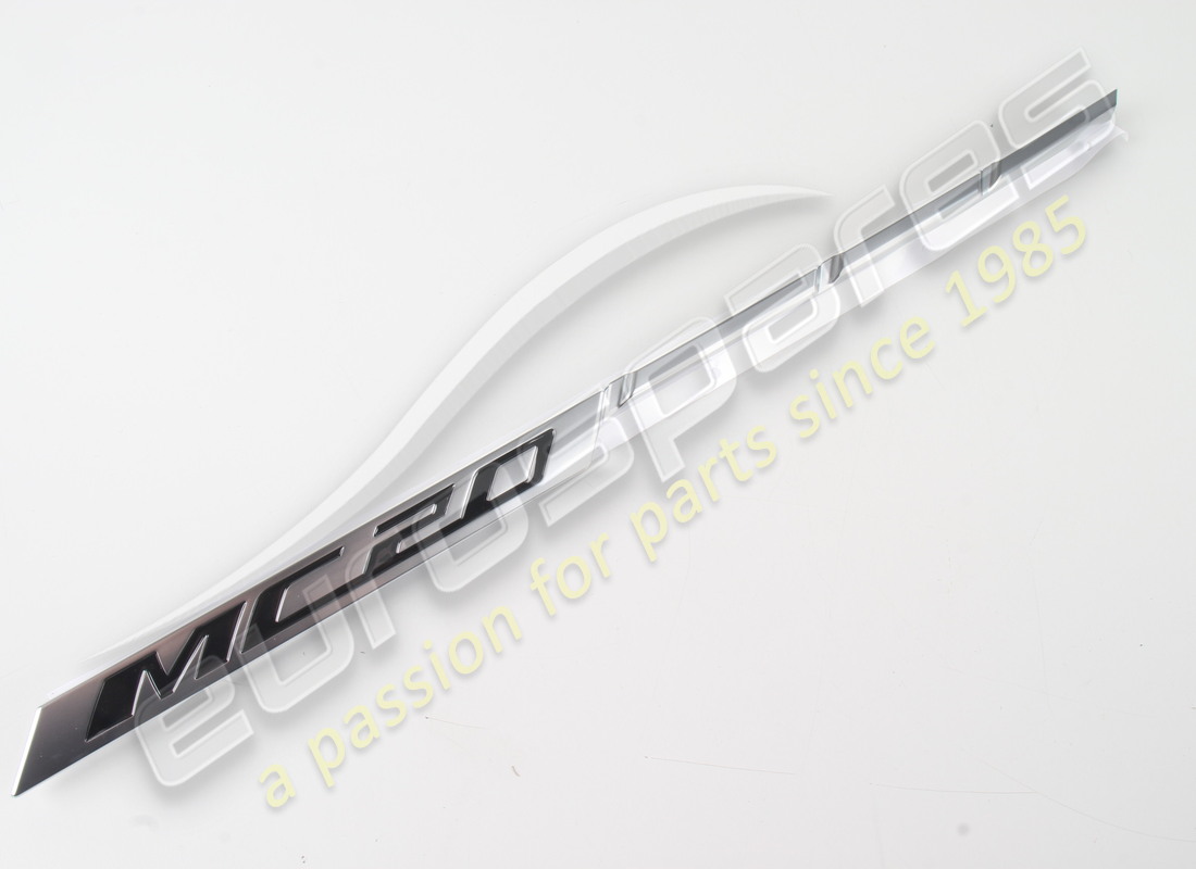 nuovo maserati simbolo lato sx. numero parte 670158285 (1)
