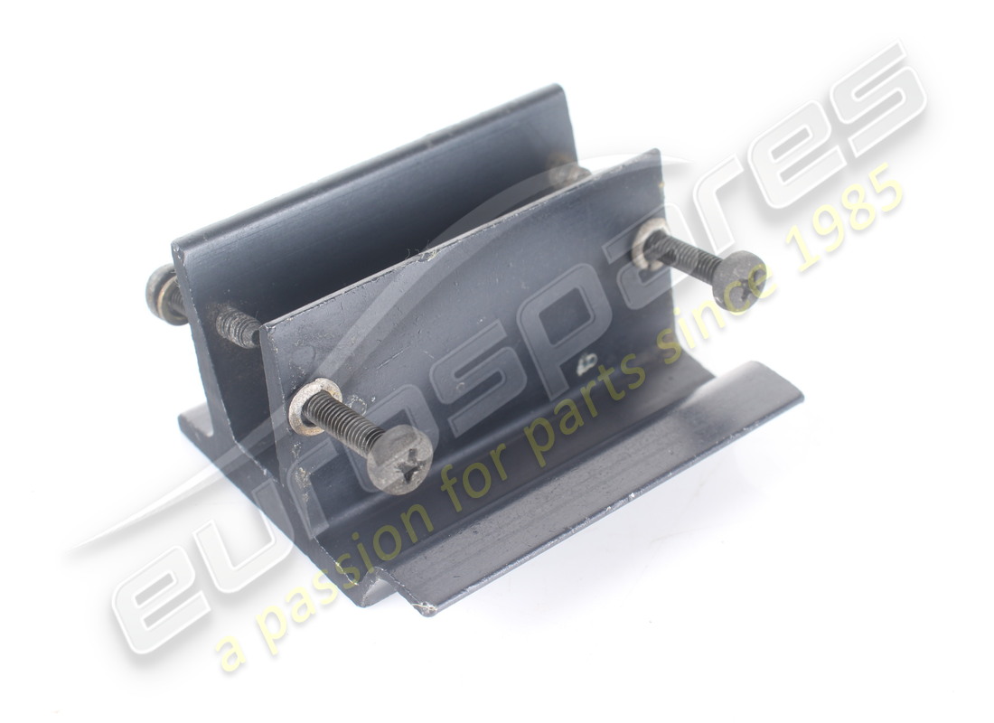 SUPPORTO Maserati USATO. NUMERO PARTE 393250303 (1)