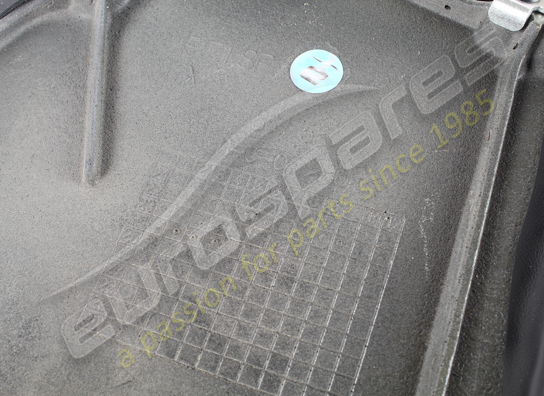 usato ferrari fianchetto inferiore dx. completare. numero parte 973231 (4)