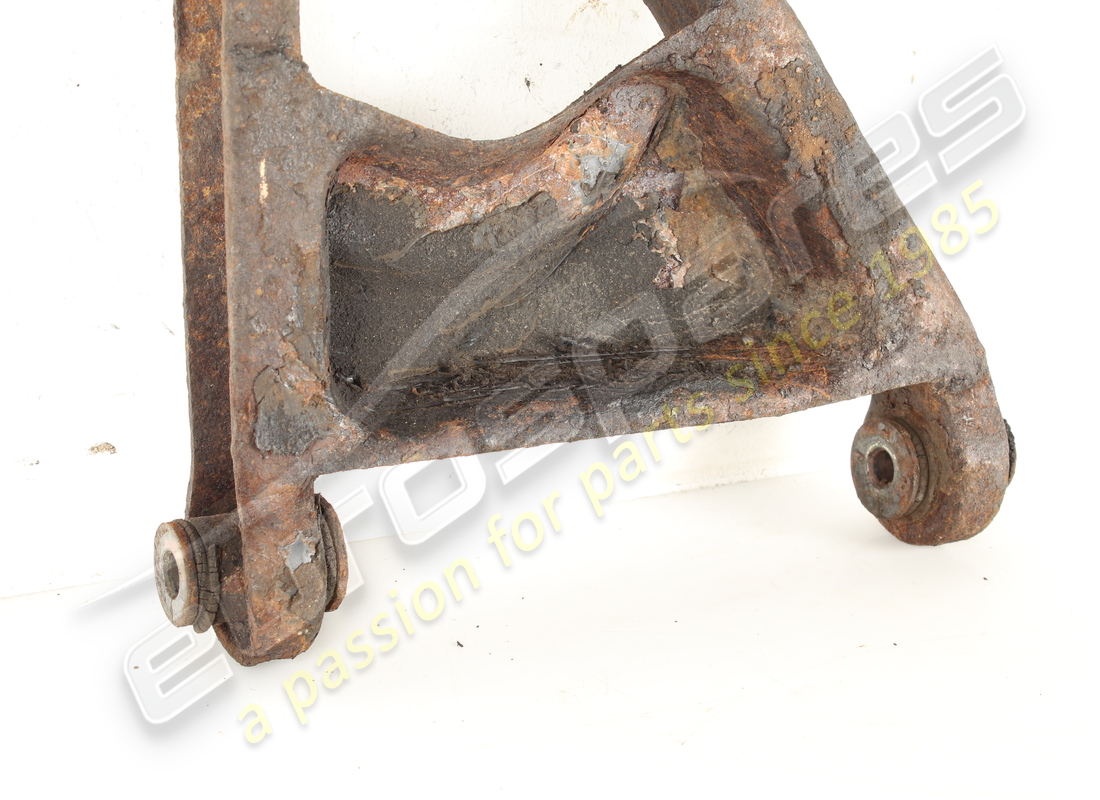 LEVA SUPERIORE SOSPENSIONE POSTERIORE SX USATA FERRARI. NUMERO PARTE 115715 (2) leva superiore sospensione posteriore sx usata ferrari. numero parte 115715 (2)