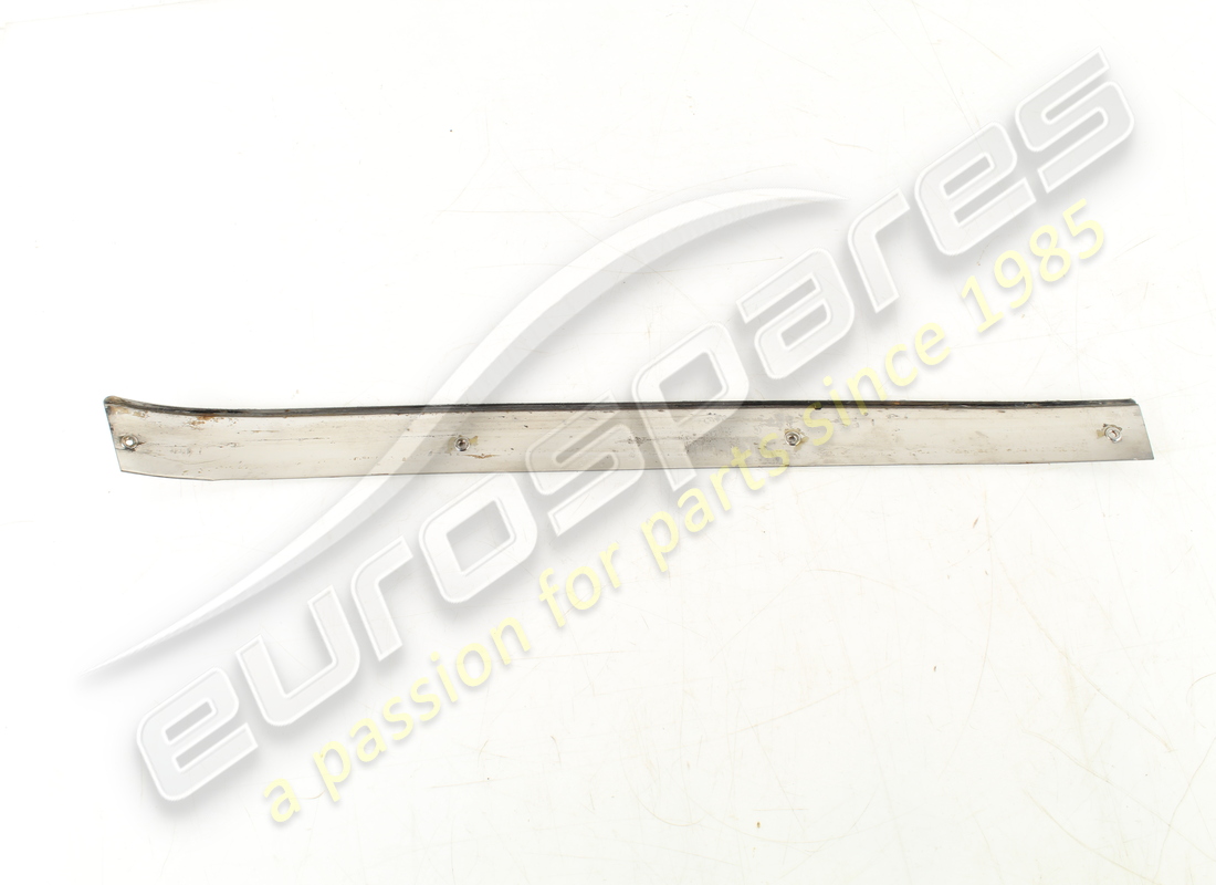 modanatura montante anteriore sinistro usata ferrari. numero parte 2574422108 (2)