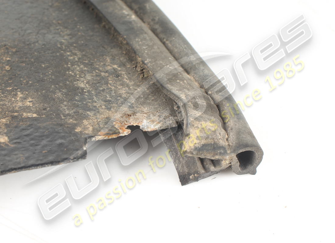 USATO FERRARI PANNELLO PASSARUOTA RH NUMERO PARTE 61755400 (3) usato ferrari pannello passaruota rh numero parte 61755400 (3)