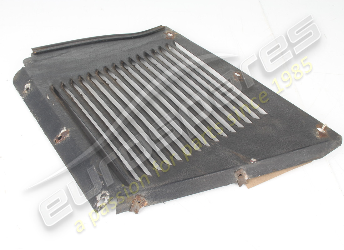 USATO FERRARI PROTEZIONE GHIAIA ANTERIORE SX. NUMERO PARTE 62576700 (1) usato ferrari protezione ghiaia anteriore sx. numero parte 62576700 (1)