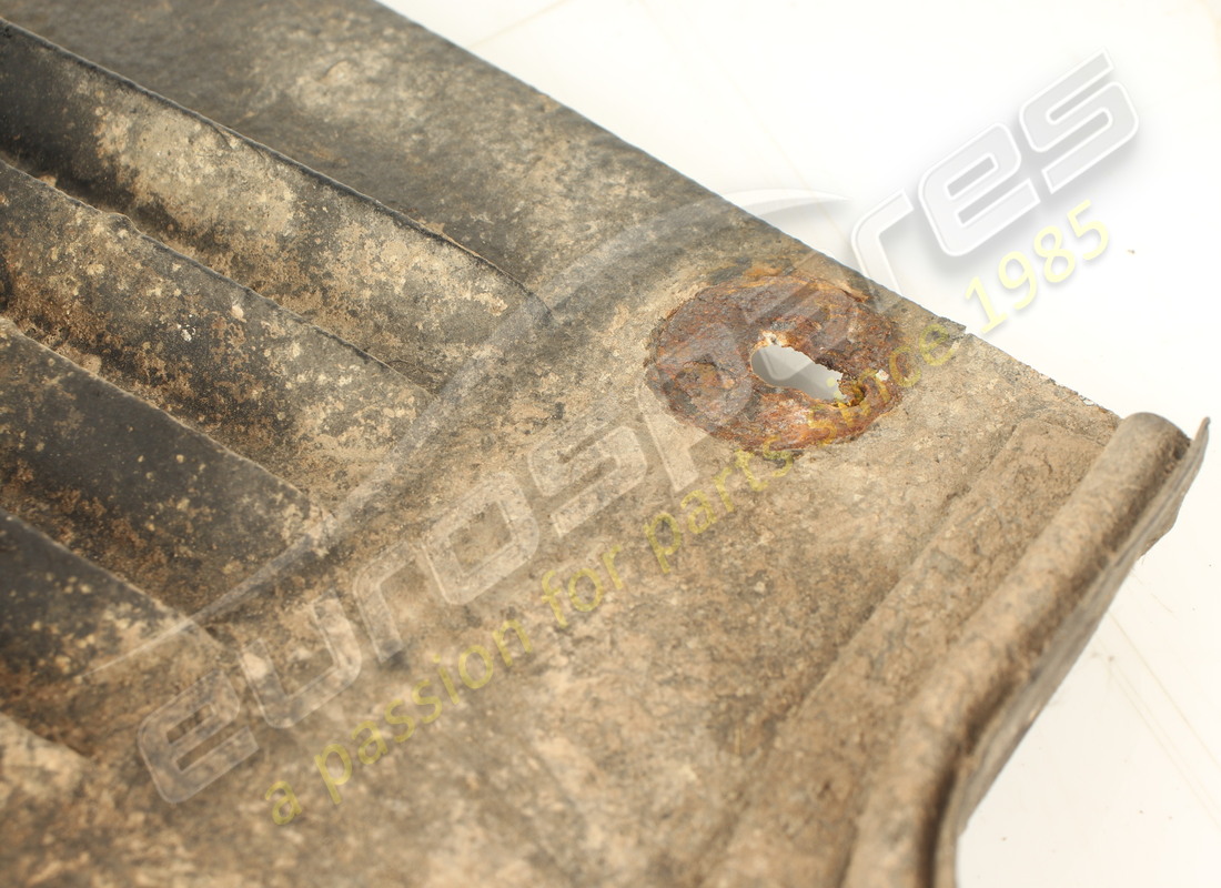 USATO FERRARI PROTEZIONE GHIAIA ANTERIORE SX. NUMERO PARTE 62576700 (5) usato ferrari protezione ghiaia anteriore sx. numero parte 62576700 (5)