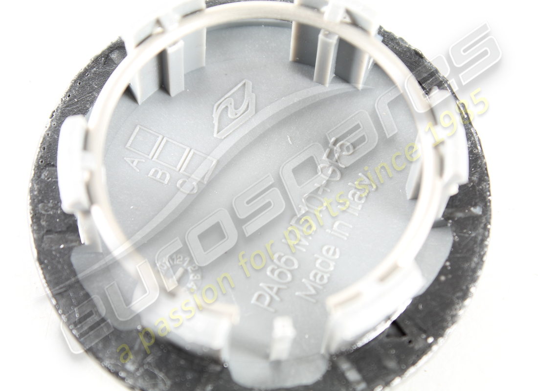 NUOVO FERRARI COPRIMOZZO. NUMERO PARTE 889561 (3) nuovo ferrari coprimozzo. numero parte 889561 (3)