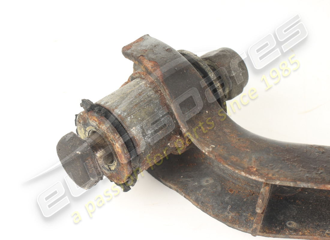 LEVA SUPERIORE SOSPENSIONE ANTERIORE DX USATA FERRARI. NUMERO PARTE 131900 (2) leva superiore sospensione anteriore dx usata ferrari. numero parte 131900 (2)