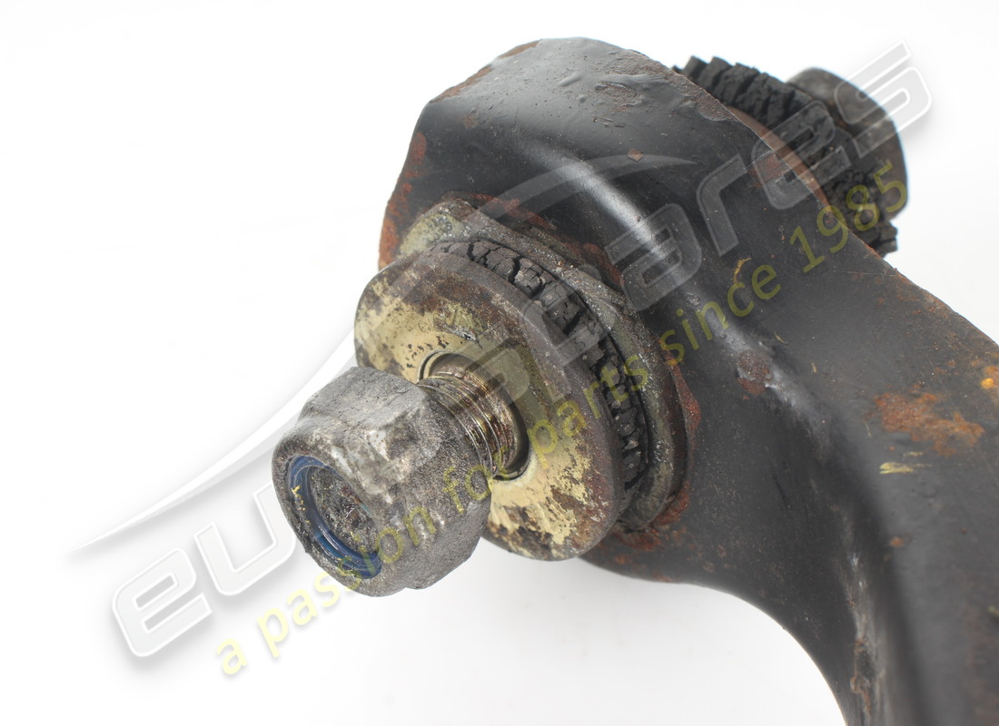 LEVA SUPERIORE SOSPENSIONE ANTERIORE DX USATA FERRARI. NUMERO PARTE 131900 (6) leva superiore sospensione anteriore dx usata ferrari. numero parte 131900 (6)