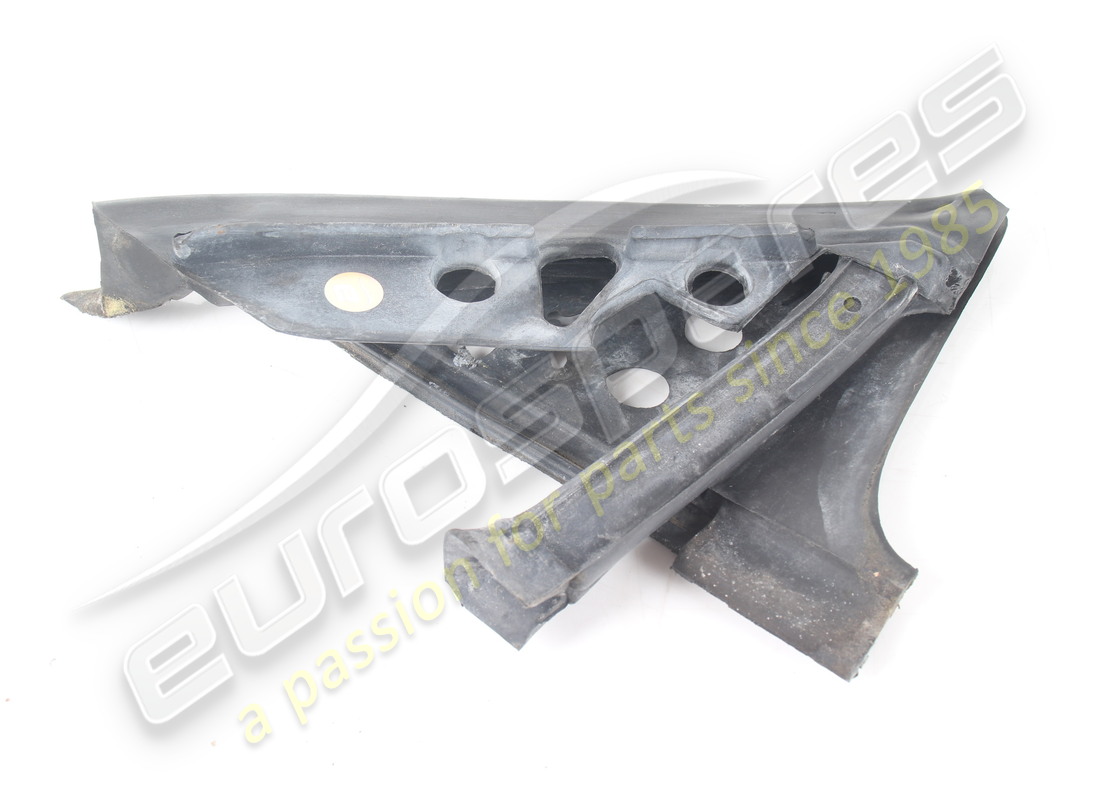 GUARNIZIONE SPECCHIETTO RETROVISORE DESTRO USATA Maserati NUMERO PARTE 69464000 (1)