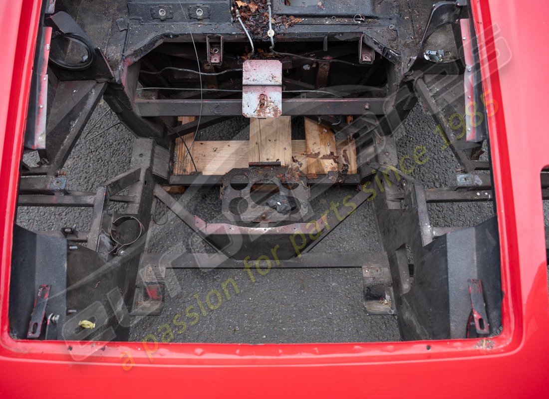 gruppo pannello anteriore ferrari usato. numero parte 61751200 (3)