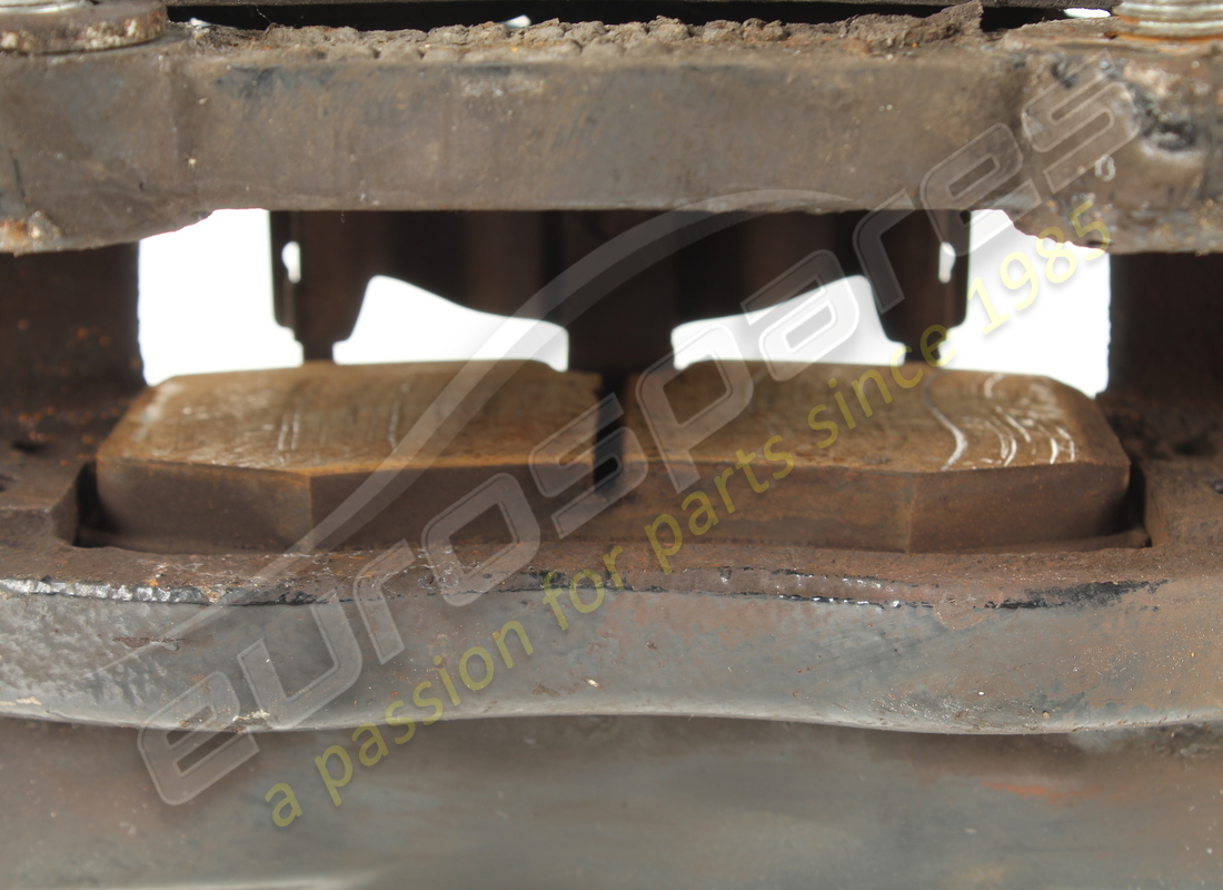 PINZA ANTERIORE DX COMPLETA MASERATI USATA. NUMERO PARTE 82336900 (4) pinza anteriore dx completa maserati usata. numero parte 82336900 (4)