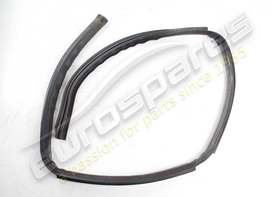 guarnizione aston martin usata, margine inferiore posteriore, numero parte dx 4g43f25324ad (1)