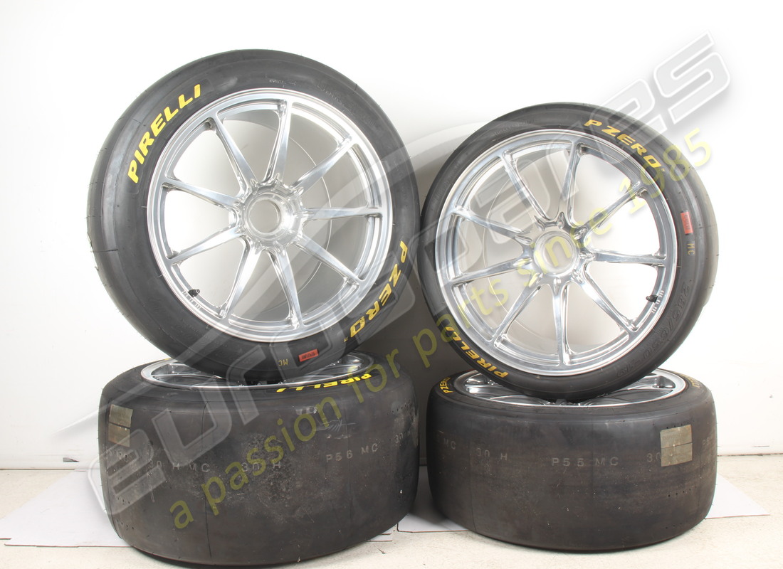 NUOVO SET DI CERCHI MCLAREN SENNA/P1 GTR. NUMERO PARTE EAP1558707 (1)