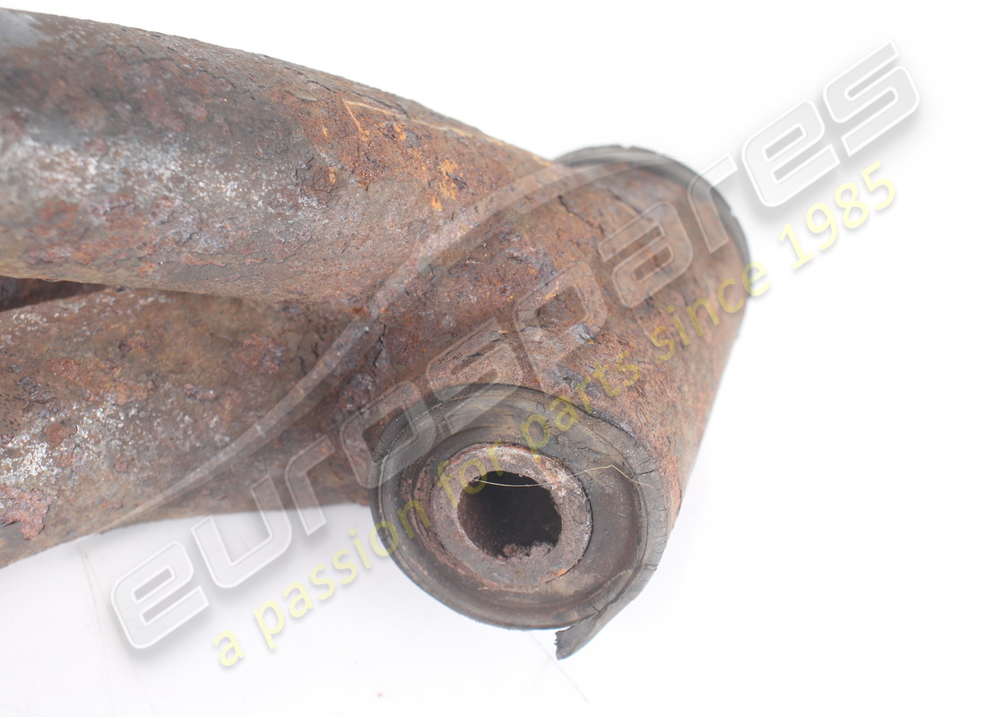 BRACCIO SOSPENSIONE POSTERIORE DESTRO USATO MASERATI. NUMERO PARTE 377000102 (4) braccio sospensione posteriore destro usato maserati. numero parte 377000102 (4)