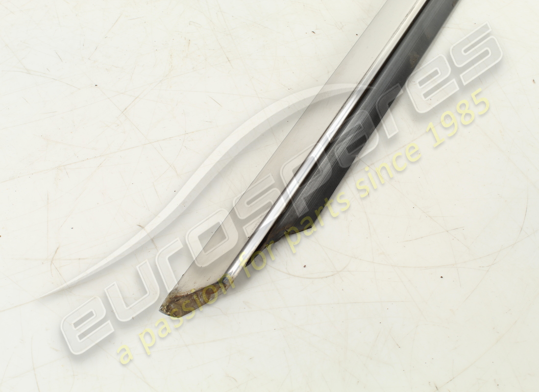 modanatura inferiore sinistra usata ferrari. numero parte 2574258108 (2)