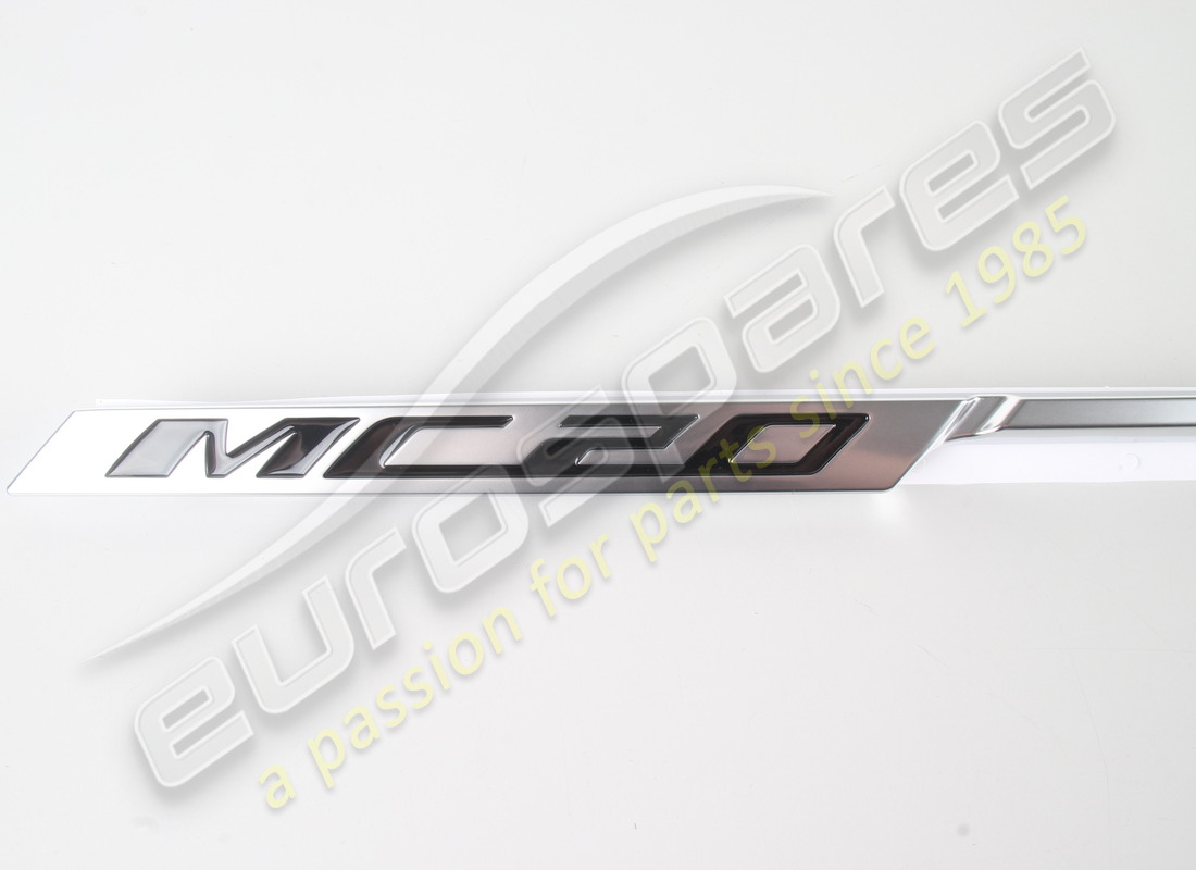 nuovo maserati simbolo lato sx. numero parte 670158285 (2)