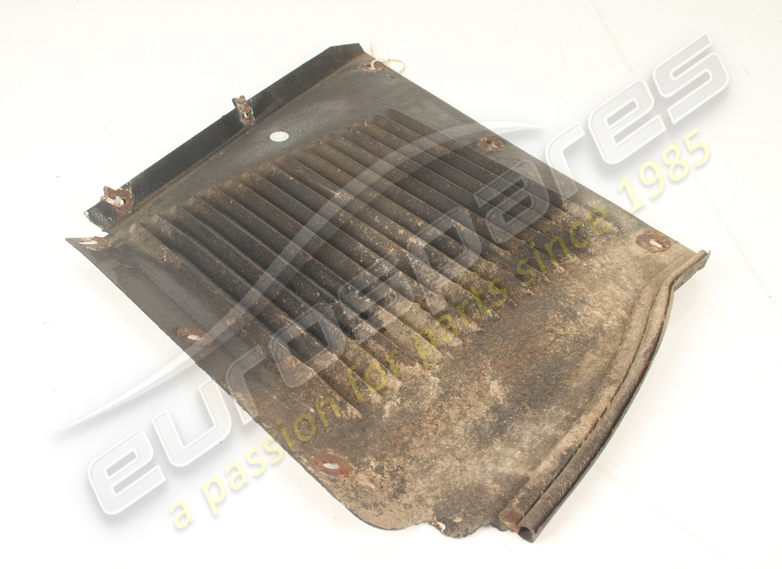 USATO FERRARI PROTEZIONE GHIAIA ANTERIORE SX. NUMERO PARTE 62576700 (4) usato ferrari protezione ghiaia anteriore sx. numero parte 62576700 (4)