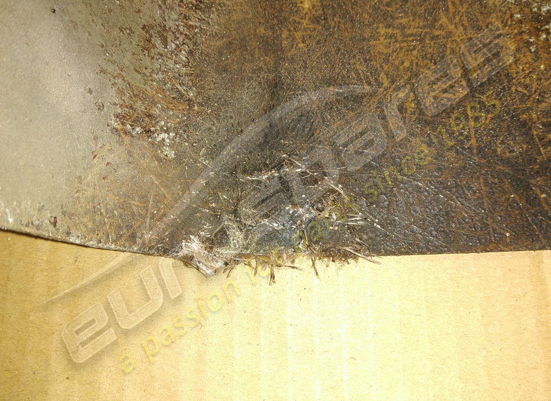 scudo calore motorino avviamento ferrari danneggiato. numero parte 165895 (3)