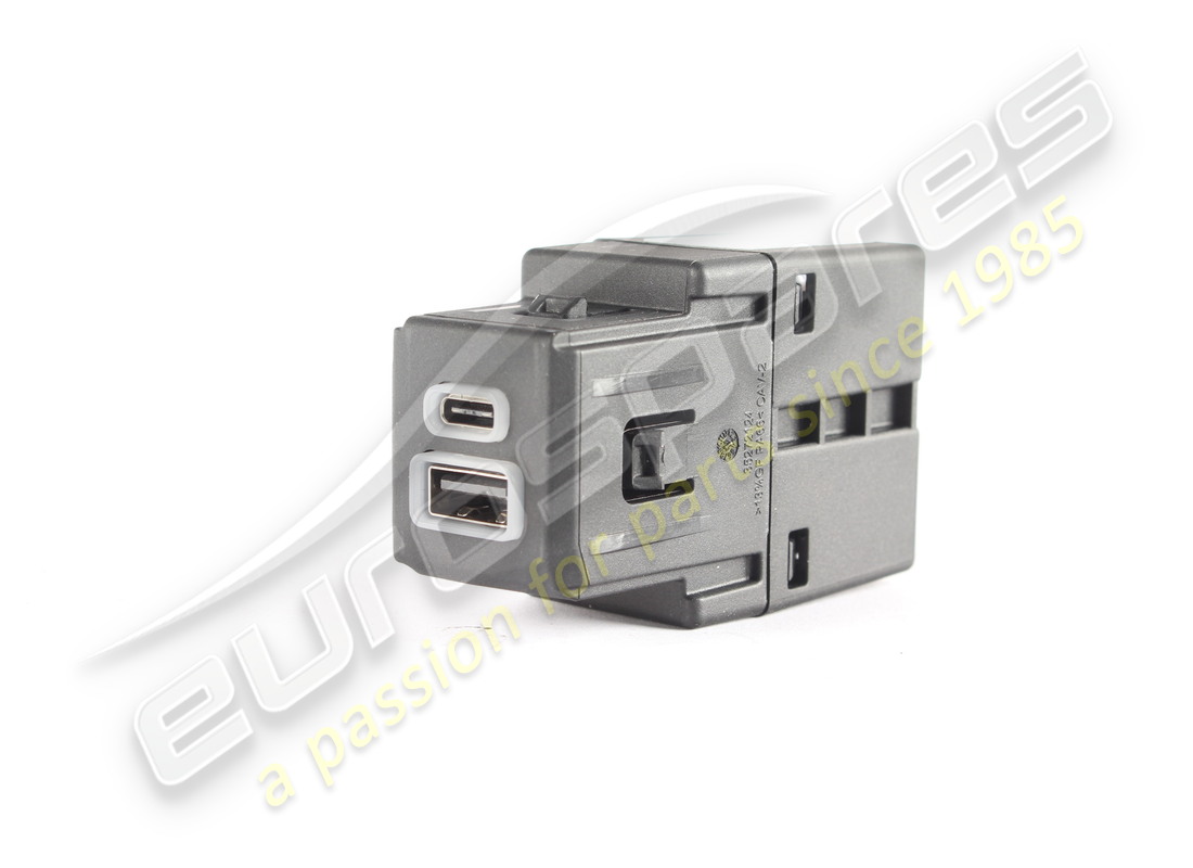 PRESA AUSILIARIA E PORTA USB USATE Maserati NUMERO PARTE 675001147 (1)