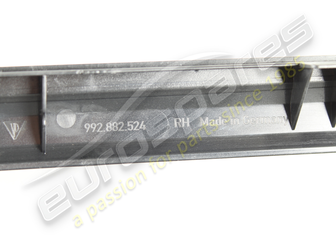 NUOVO PORSCHE PANNELLO DI RIVESTIMENTO PER TELAIO SEDILE ARGENTO SCURO. NUMERO PARTE 992882524OS8 (3) nuovo porsche pannello di rivestimento per telaio sedile argento scuro. numero parte 992882524os8 (3)