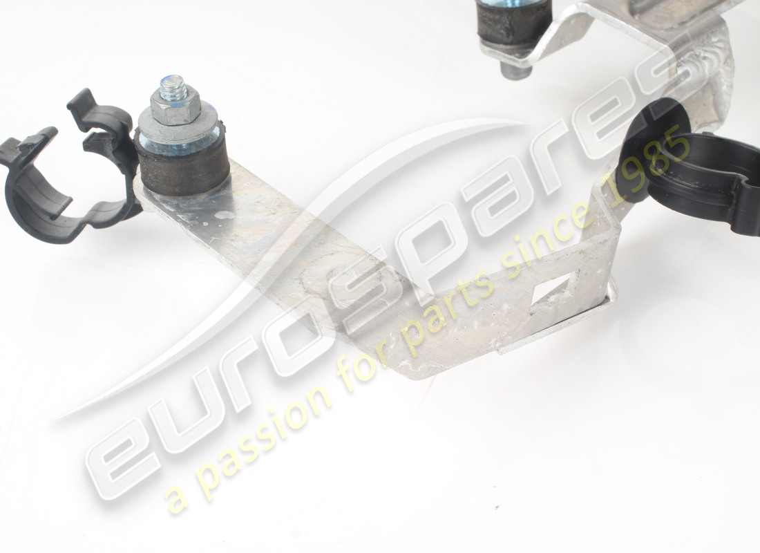 usato ferrari refrigeratore staffa sostegno. numero parte 848233 (3)