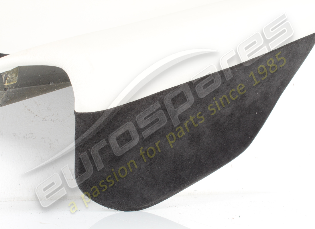 USATO FERRARI MEDAGLIONE DX SELLATO COMPLETO. NUMERO PARTE 785010 (2) usato ferrari medaglione dx sellato completo. numero parte 785010 (2)