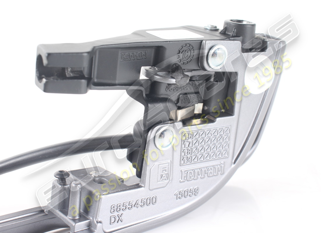USATA FERRARI MANIGLIA PORTA DESTRA COMPLETA. NUMERO PARTE 88554400 (6) usata ferrari maniglia porta destra completa. numero parte 88554400 (6)