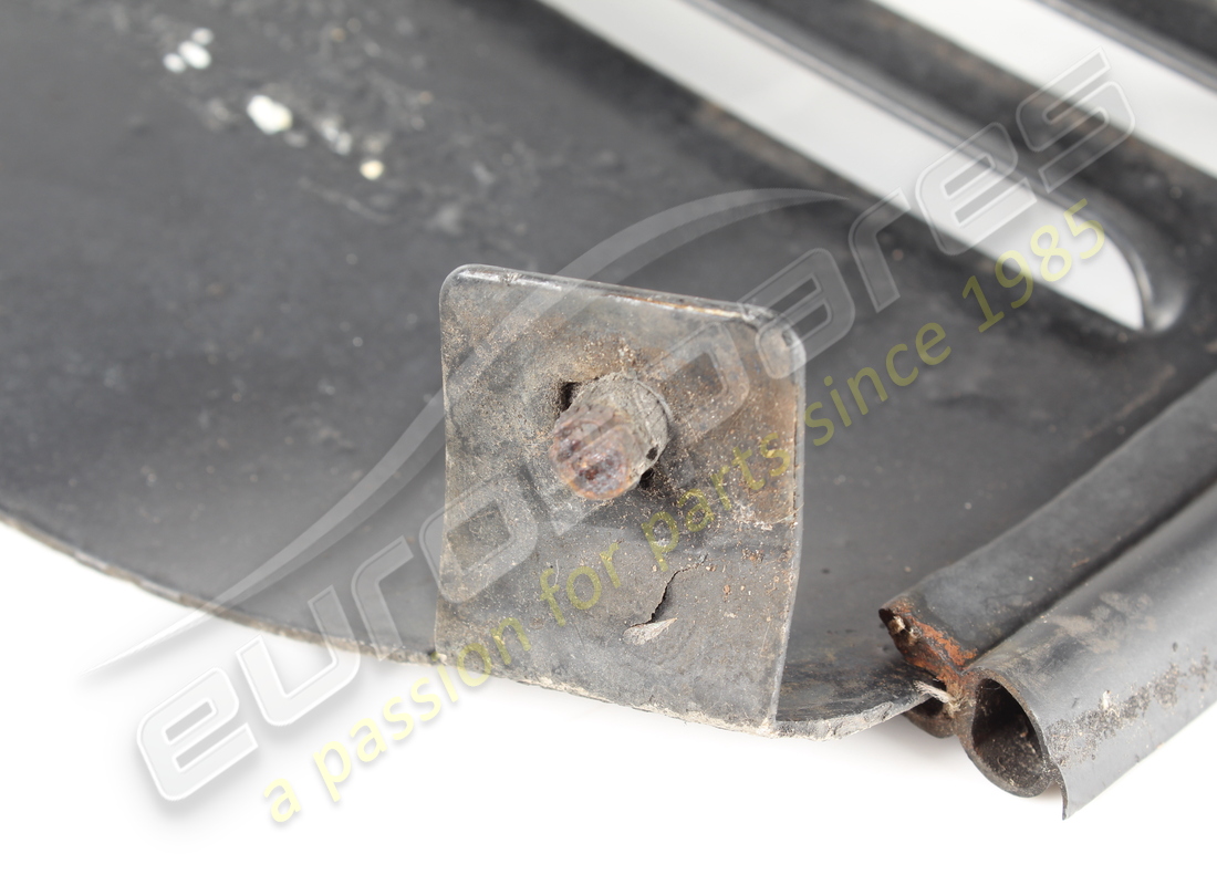 used ferrari rh rear gravel guard. part number 64650700 (3)